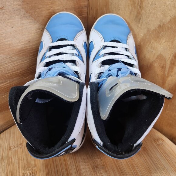 Jordan Boys Air Jordan 6 Retro UNC Sneakers - Picture 6 of 9